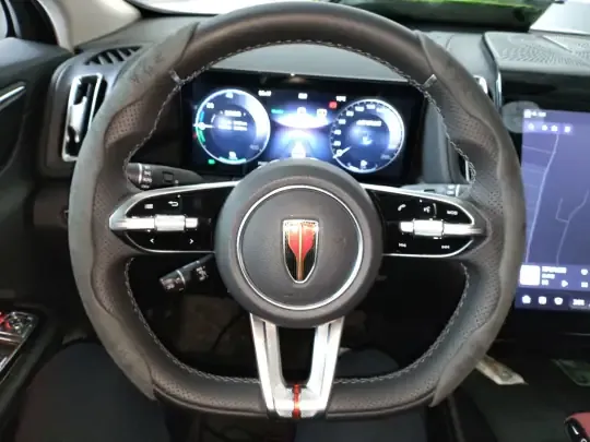 Hongqi HS3 PHEV 2025 (5200 км)