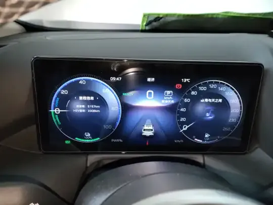 Hongqi HS3 PHEV 2025 (5200 км)