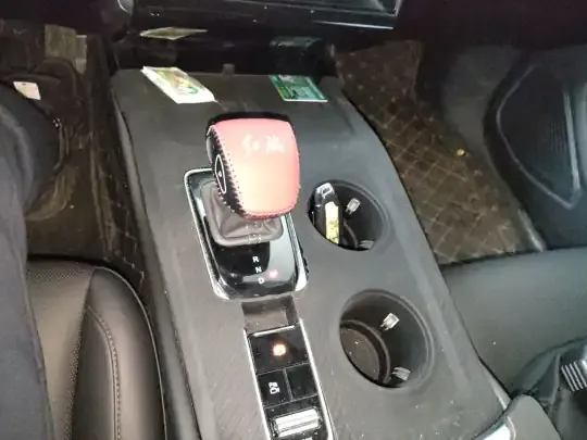 Hongqi HS3 PHEV 2025 (5200 км)