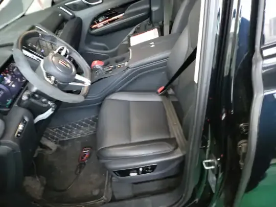Hongqi HS3 PHEV 2025 (5200 км)
