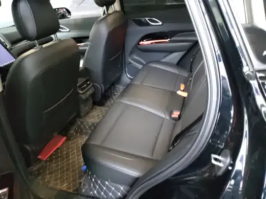 Hongqi HS3 PHEV 2025 (5200 км)
