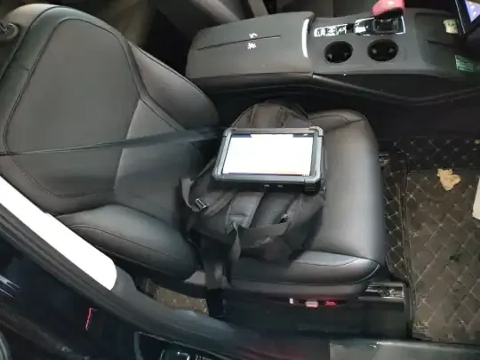 Hongqi HS3 PHEV 2025 (5200 км)