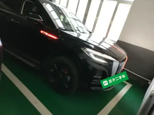 Hongqi HS3 PHEV 2025 (5200 км)
