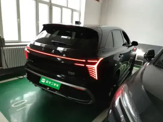 Hongqi HS3 PHEV 2025 (5200 км)
