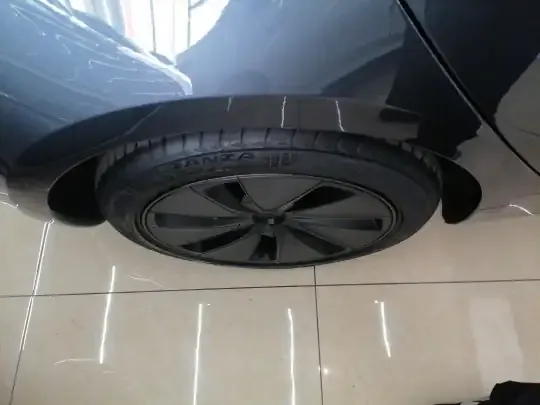 Tesla Model 3 2025 (15900 км)