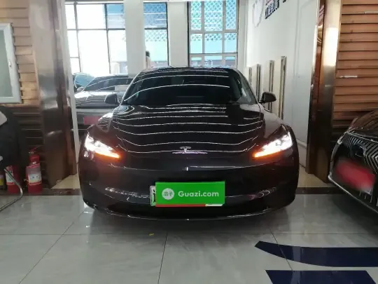 Tesla Model 3 2025 (15900 км)