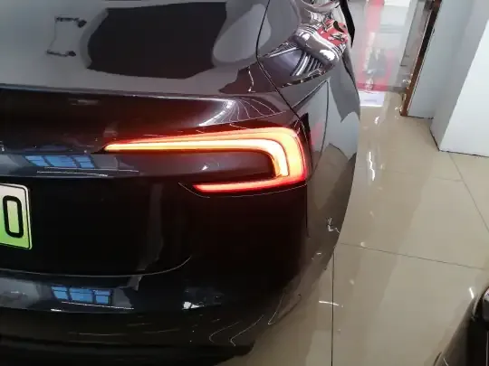 Tesla Model 3 2025 (15900 км)