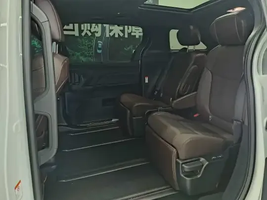 Toyota Granvia 2026 (6200 км)