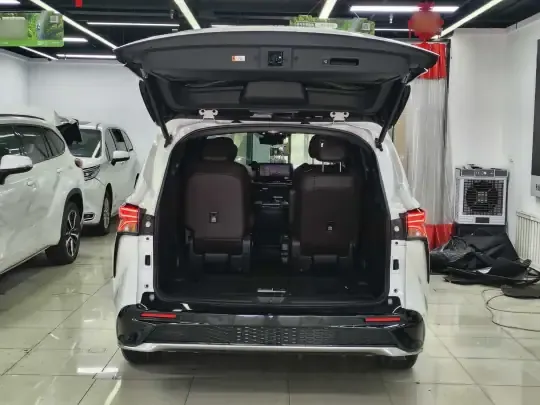 Toyota Granvia 2026 (6200 км)