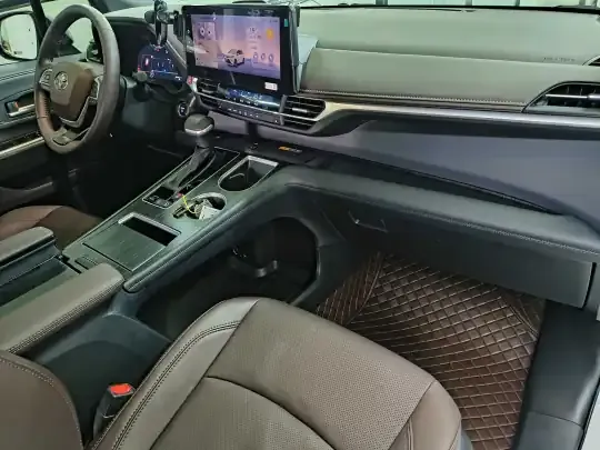 Toyota Granvia 2026 (6200 км)