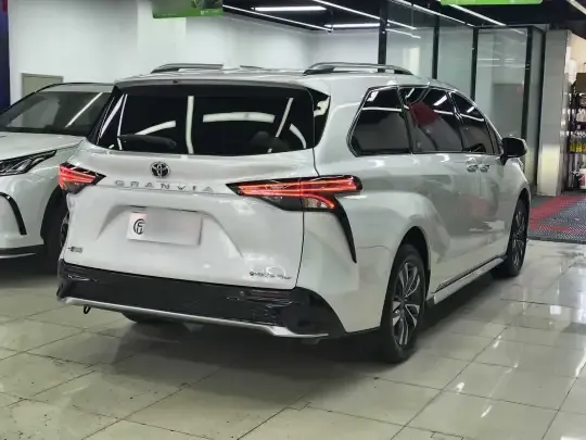 Toyota Granvia 2026 (6200 км)