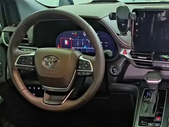 Toyota Granvia 2026 (6200 км)