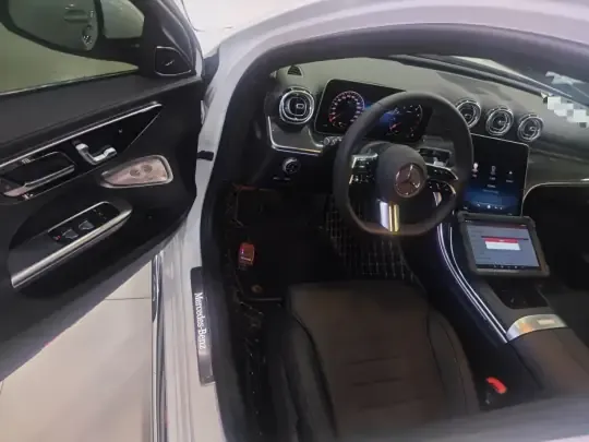 Mercedes-Benz C-Class 2026 (14100 км)