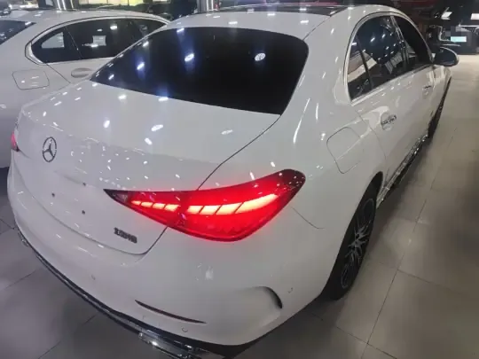 Mercedes-Benz C-Class 2026 (14100 км)