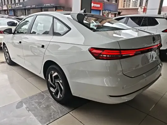 Volkswagen Lavida 2026 (300 км)