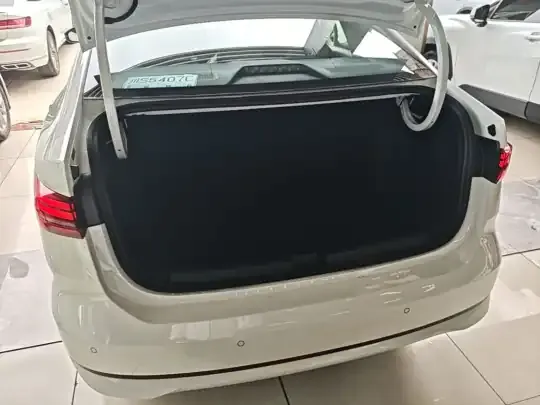 Volkswagen Lavida 2026 (300 км)