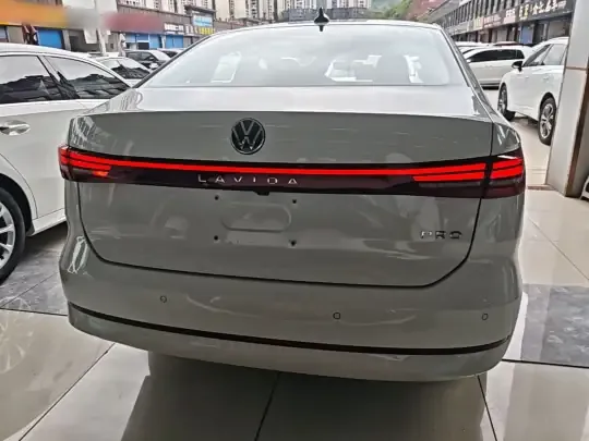 Volkswagen Lavida 2026 (300 км)