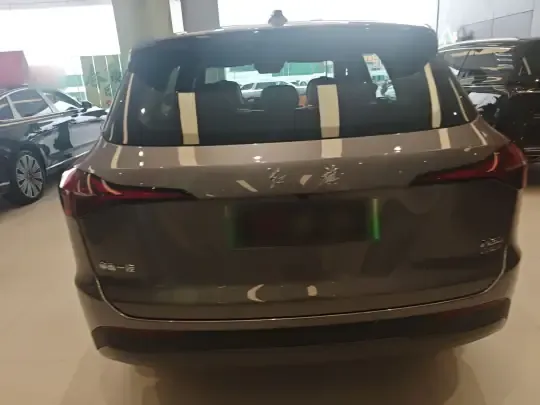 Hongqi HS6 PHEV 2026 (400 км)
