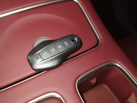 Hongqi HS6 PHEV 2026 (2600 км)