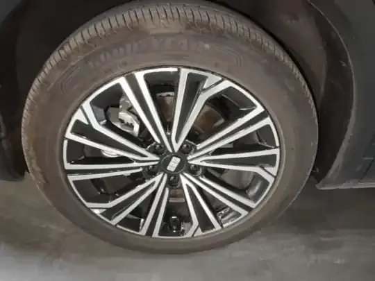 Geely Galaxy Xingjian 7 EM-i 2026 (6200 км)