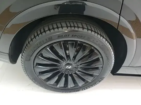 ONVO Luxeed L90 2025 (1700 км)
