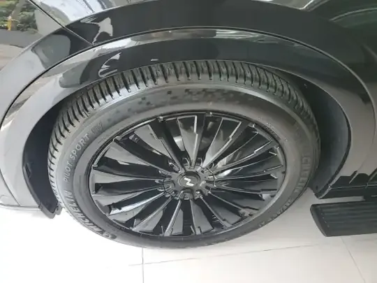 ONVO Luxeed L90 2025 (1700 км)