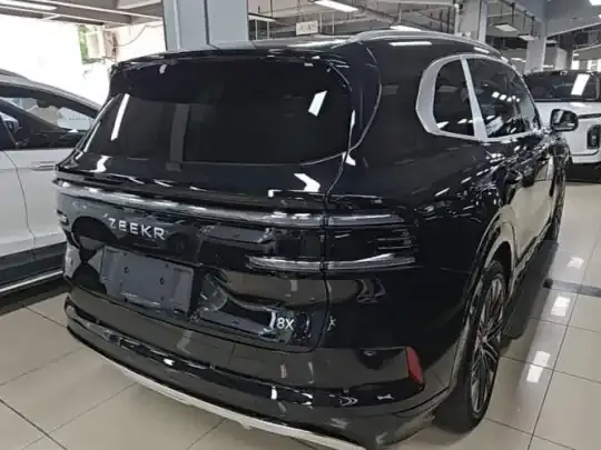 Zeekr 8X 2026 (300 км)